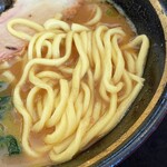 熊田家 - 王道家の麺はムニっとした食感。