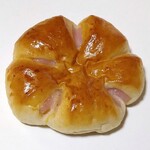 マツヤブレッドファクトリー - 桜クリームパン（151円）