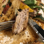 イタリア料理 レガメント - ポークヒレ肉野菜重ねの断面