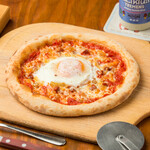Bismarck pizza with pancetta and egg