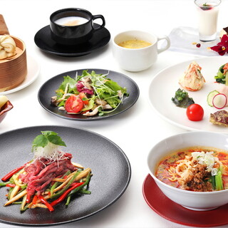[午餐]2種主菜可選+自助餐1,890日圓*兩部分系統