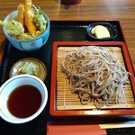 Soba Dokoro Izumi - 小天丼付き。十割蕎麦美味しいです。そしてそばの量が多い！