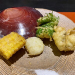 食堂こなん - 強肴
      ハニーコーン 月日貝 鱧二種揚げ