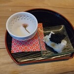 虎ノ門 とだか - 甘納豆チーズ餅・桜茶
