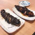 江戸一 - 奥がきも焼き、手前がひれ焼き