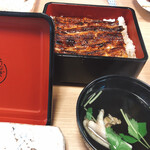 江戸一 - 同行者発注のうな重。肝吸いもおいしい