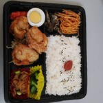 ダイニングキッチン 麦わら - からあげ弁当ご飯大盛り