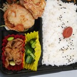 ダイニングキッチン 麦わら - からあげ弁当ご飯大盛り