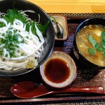 Sumi Shubo Uki Bun Yako Unosuke - 釜揚げ白魚丼。なめこ汁とお新香付き。