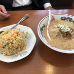 Yokohama - 相方さんのラーメンセット715円から四川ラーメンにチャーハン。