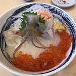 一花亭たびじ - 活きいか踊り丼(2,080円)