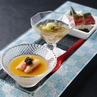 魚介や野菜をふんだんに使った鮮やかな日本料理で旬を味わう