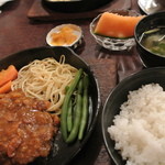 Guriru Furaipan - ハンバーグ（カレーソース）+定食　￥１１００