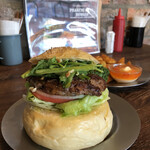 ウェイキー ウェイキー - 【4月のMonthly Burger】 
      
      『パクチーナッツBurger¥1430』
      
      "大好物"
      『ウェッジカットポテト¥500』
       スウィートチリマヨ付
      ※ランチは、ソフトドリンク付