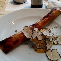 レストラン アルティザン（restaurant Artisan） - 本日のプリフィックスから♡ホワイトアスパラと生ハムのパイ包み　トリュフとポーチドエッグ　オランデーズソース⭐️❤️太くて立派なホワイトアスパラ♬生ハムの仄かな塩気と旨味、パイ包みなのでジューシー⭐️❤️特有のエゴミが最高❣️\(//∇//)\
