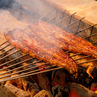 備長炭으로 천천히 구워냅니다.