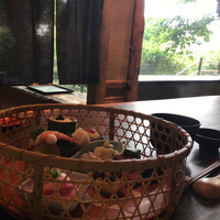 韻松亭 - ◆ 花籠膳〈月〉　2,640円
                      花籠（ゆば、豆腐、炊き合わせ）