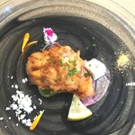 La Brianza - ブリあらのフリテッレオリーブソースや自家製マヨネーズグリンピースのフムスと。いろいろな部位の味わいが楽しめて肉感ゴロゴロ食べ応えボリュームたっぷり☆こういう肉肉しいフリテッレもおいしいわぁ♡