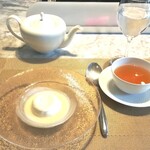 La Brianza - ダージリンファースト・セカンドフラッシュブレンドの47番ブレンドティー。ドルチェとピッタリマッチ、ミルキーなドルチェにすっきり紅茶が合うわね～♪セレクトありがとうございます