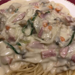 ハシヤ - ミックスのホワイトソーススパゲッティ１５４０円。アサリが良い味を出しています（╹◡╹）。ピーマンはいらないかも。。。全体的には、とても美味しくいただきました（╹◡╹）