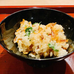 富小路 やま岸 - ◎桜えびの香りが良く美味い炊き込みご飯である。