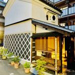 富小路 やま岸 - ◎『富小路やま岸』の裏手にある蔵。個室がある。