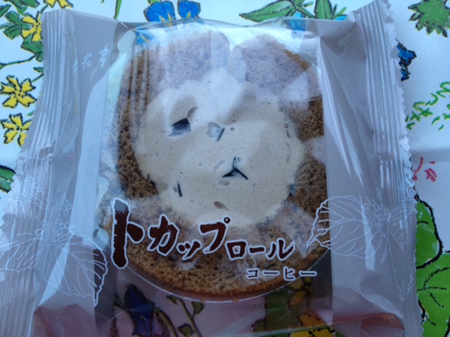 六花亭 昭和タウン店 - 五稜郭（和菓子）の写真