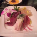 前菜（アグー豚、蒸し鷄、くらげとトビッコの和えもの）