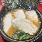 豚骨醤油ラーメン 王道家 - 豚トロ一枚のはずが