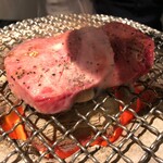 sumibiyakinikuakasakaoozeki - 厚切り上タン