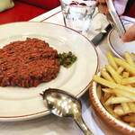 ブラッスリー・ヴィロン - 熱々プライドポテト付き。フランス流。