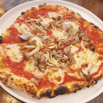 Pizzeria Cres - ボスカイオーラ
                        トマトソース、モッツァレラ、サルシッチャ、キノコ、ツナ、パルメザン