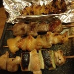 Yakitori Hatsuraiyo - ねぎま、ぼんじり、かしら、皮です。