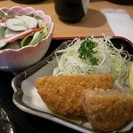 桂苑 - メンチカツ、サラダ