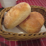 横浜ビール本店レストランUMAYA - 日替わりランチのパン