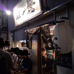 麺屋一燈 - ｼﾝﾌﾟﾙな和風の店構えで、居酒屋ﾁｯｸ名ｵｼｬﾚな外装。