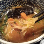 麺屋一燈 - 海苔が抜群にウマかった！トッピングにもセンスを感じさせるッス！