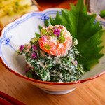 White chrysanthemum and steamed shrimp appetizer