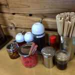 油屋 - 卓上の調味料などです