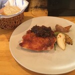 アティコドス - パンかバターライスを選べます