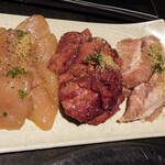 焼肉 志も川 町田駅前店 - 大山鶏むね，上タン，佐助豚トントロ