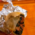 Shirin Yoichi - サクサクっとしたパイ生地にニラ&お肉で、このお肉の味も若干独特なのが美味しい(≧∀≦)