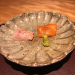 馳走 啐啄一十  - 金目鯛(静岡県駿河湾産、サスエ前田魚店、5日寝かせ)
      →口直しの後はまずはサスエの金目鯛！まだ寝かしが甘いと大将は仰いますが、この若さは若さで良いですね♪
      