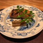 馳走 啐啄一十  - 炭火焼き黒鯥(静岡県駿河湾産、サスエ前田魚店、5日寝かせ)、蕗の煮物
      →先程の渾身の黒鯥は炭火焼で！旨いに決まってます(^^)この蕗の煮物は以前から大好きなんです♡