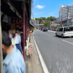 櫻井中華そば店 - 店前道路と行列