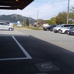 Kutsuki Asahiya - 店横の駐車場