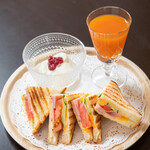 お宿と喫茶 藤のや - ホットサンドセット