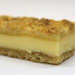 たるみ製菓 - チーズケーキ、スティックタイプ。真ん中のチーズもたっぷりでレモンの酸味が効いてます。