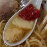 Ramen Kashimaya - らーめん鹿島家　レンゲに生姜・ニンニク・豆板醤