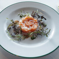 ブラッスリーオザミ 東京スカイツリータウン･ソラマチ店 - トラディションコース(3960円)の愛媛県宇和島産真鯛とサーモンのタルタル サラダ添え